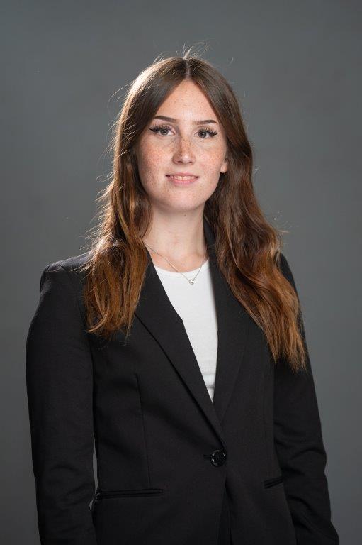 Lisa Oberholz – Versicherungskauffrau IHK in Ausbildung bei Becker & Brencher